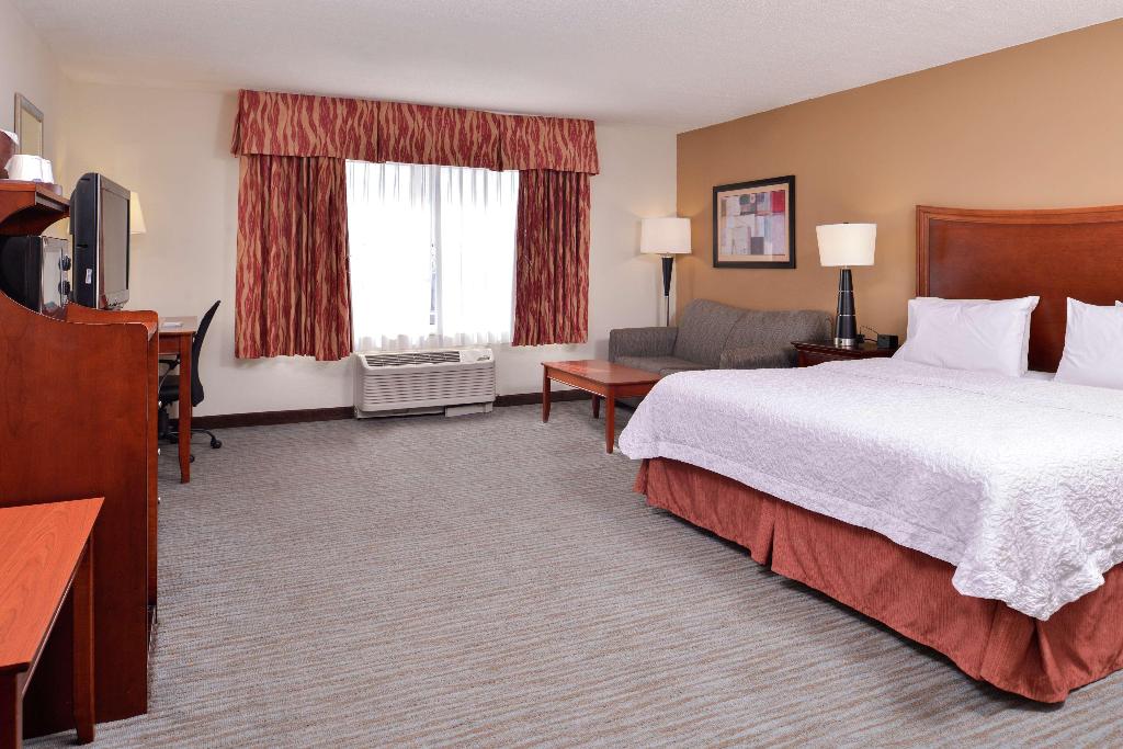 Hampton Inn & Suites - Cape Coral/Fort Myers Area