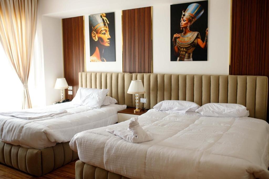 Pyramids Sunshine Inn