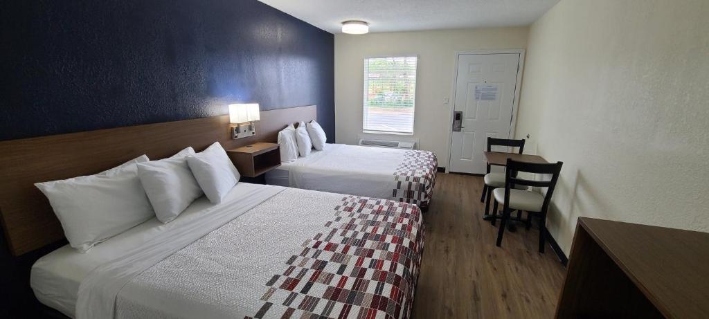 Red Roof Inn Byron