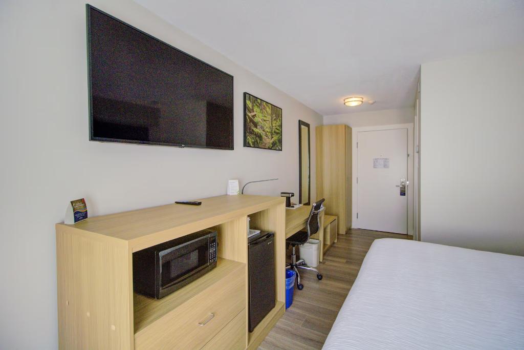 Baymont By Wyndham Gold River