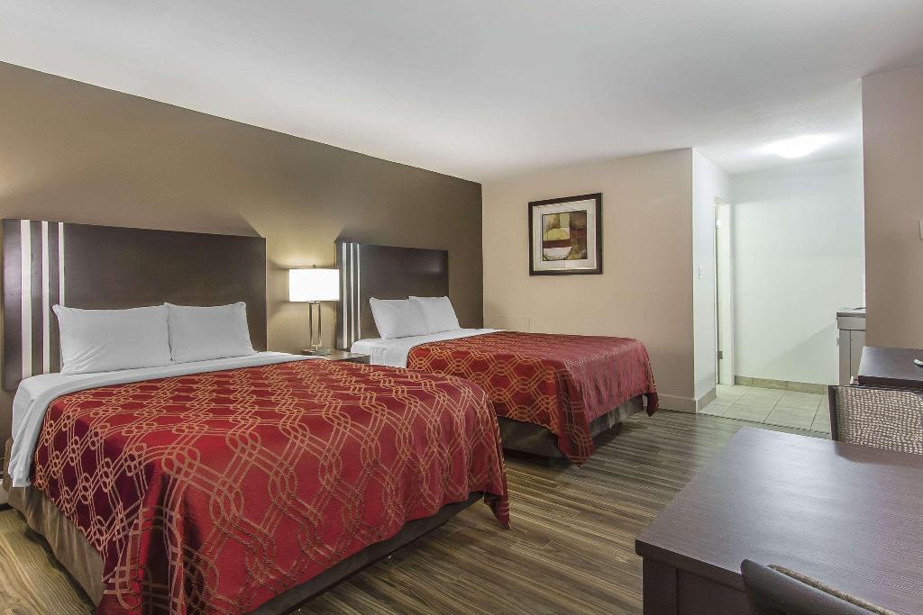 Econo Lodge & Suites Lethbridge