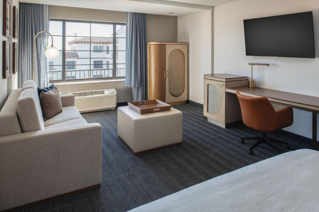 Courtyard By Marriott Santa Cruz