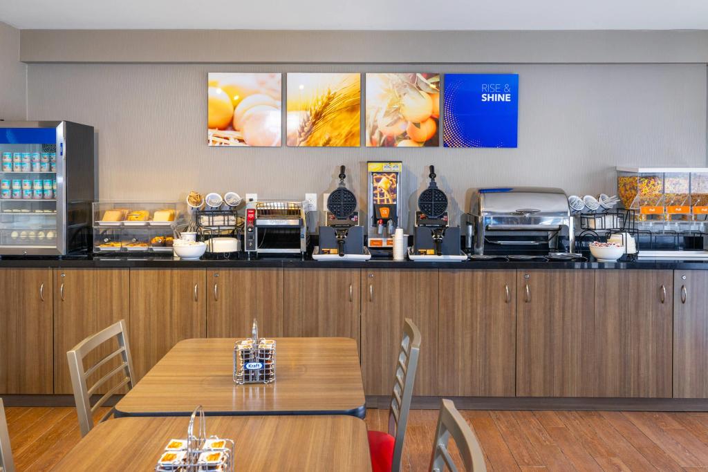 Comfort Inn Cobourg photo 55