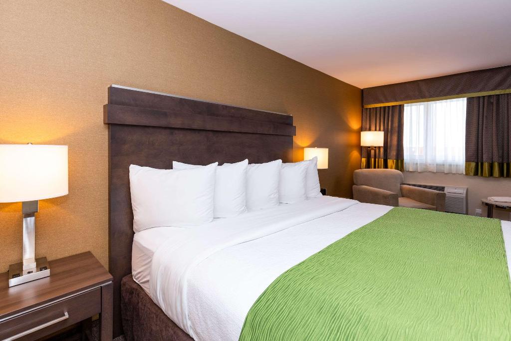 Quality Inn & Suites photo 36