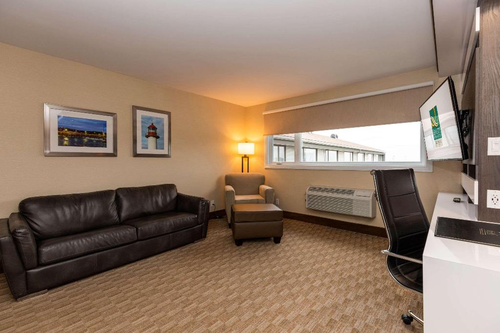 Quality Inn & Suites photo 21