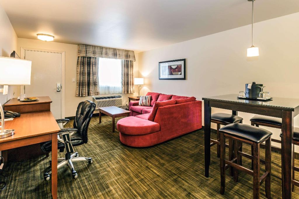 Quality Inn & Suites photo 40