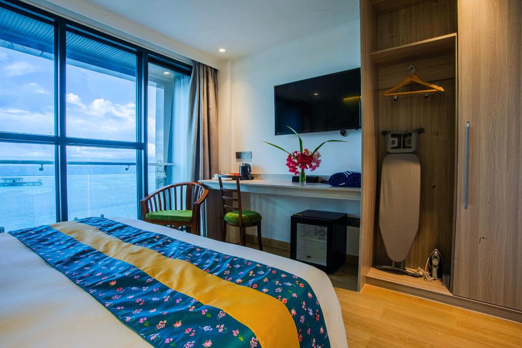 Beach Hotel Guraidhoo