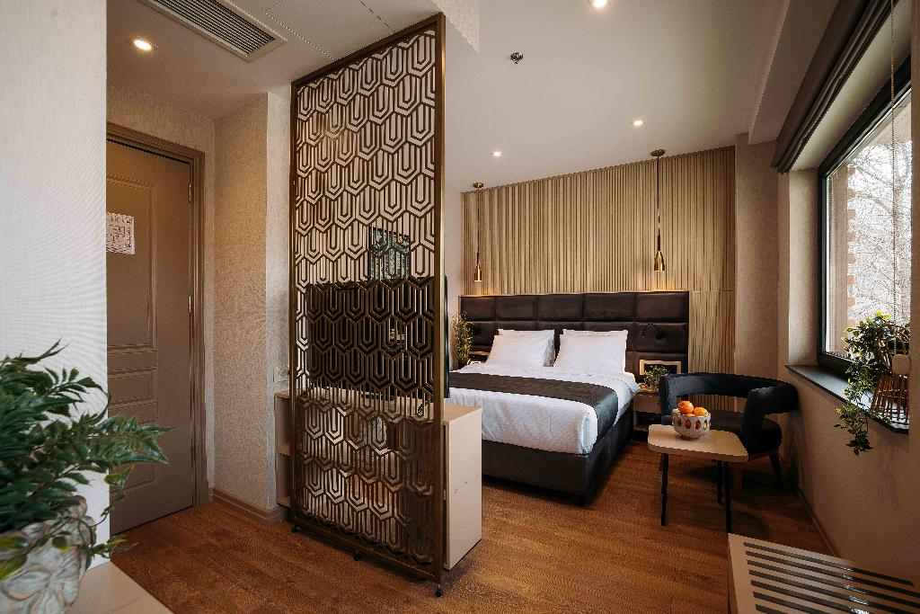 Hotel Monday