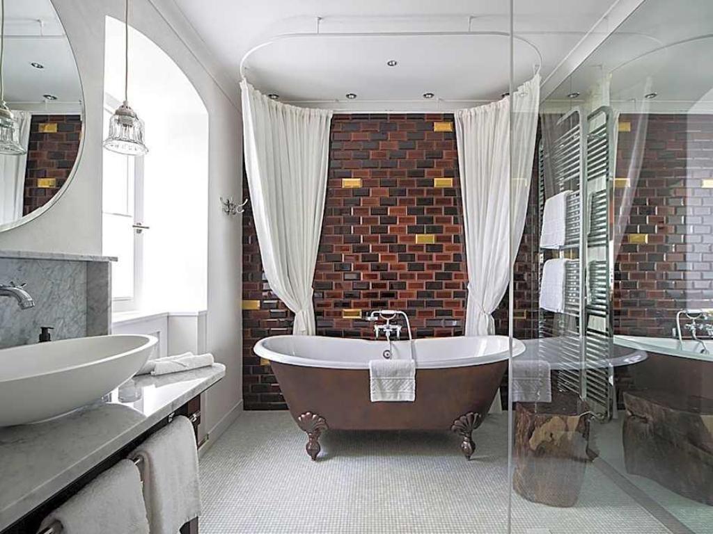 La Maison Hotel