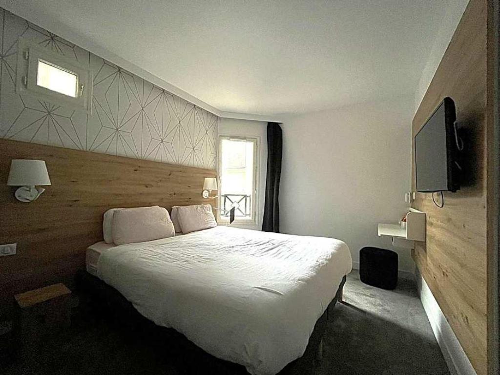 Paris Saint Cloud Hv Tel