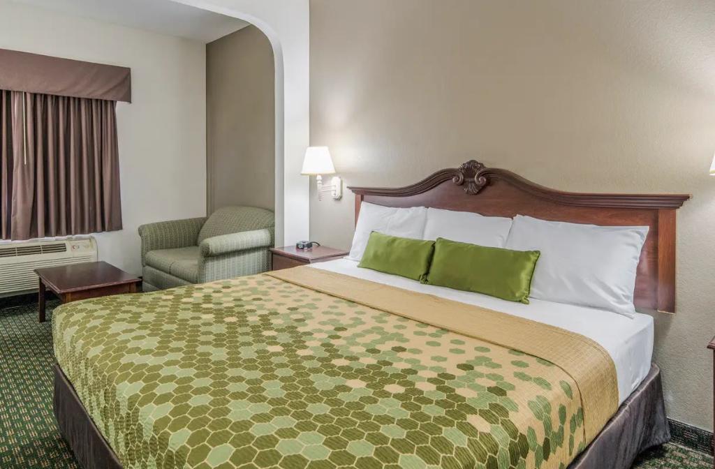 Econo Lodge Inn & Suites Sealy TX