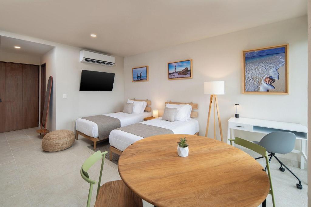 EVERGLADES SUITES