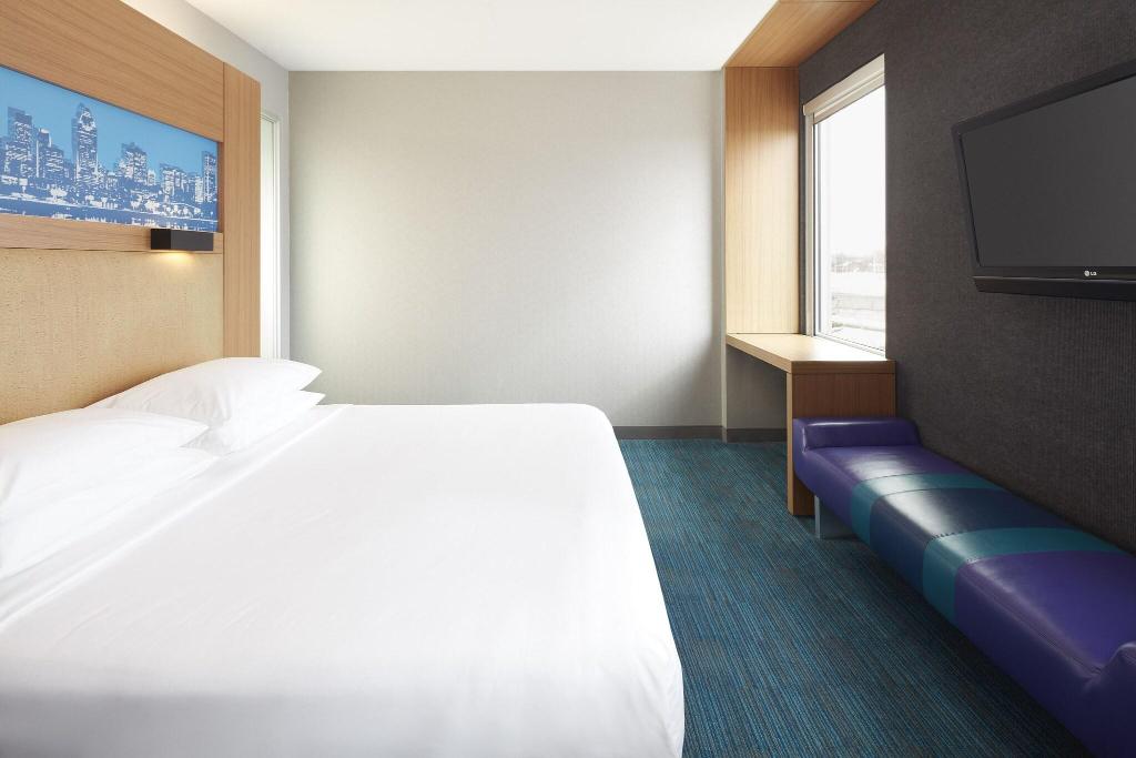 Aloft Montreal Airport photo 16