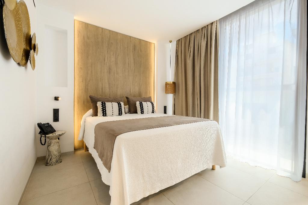 Azuline Hotel M