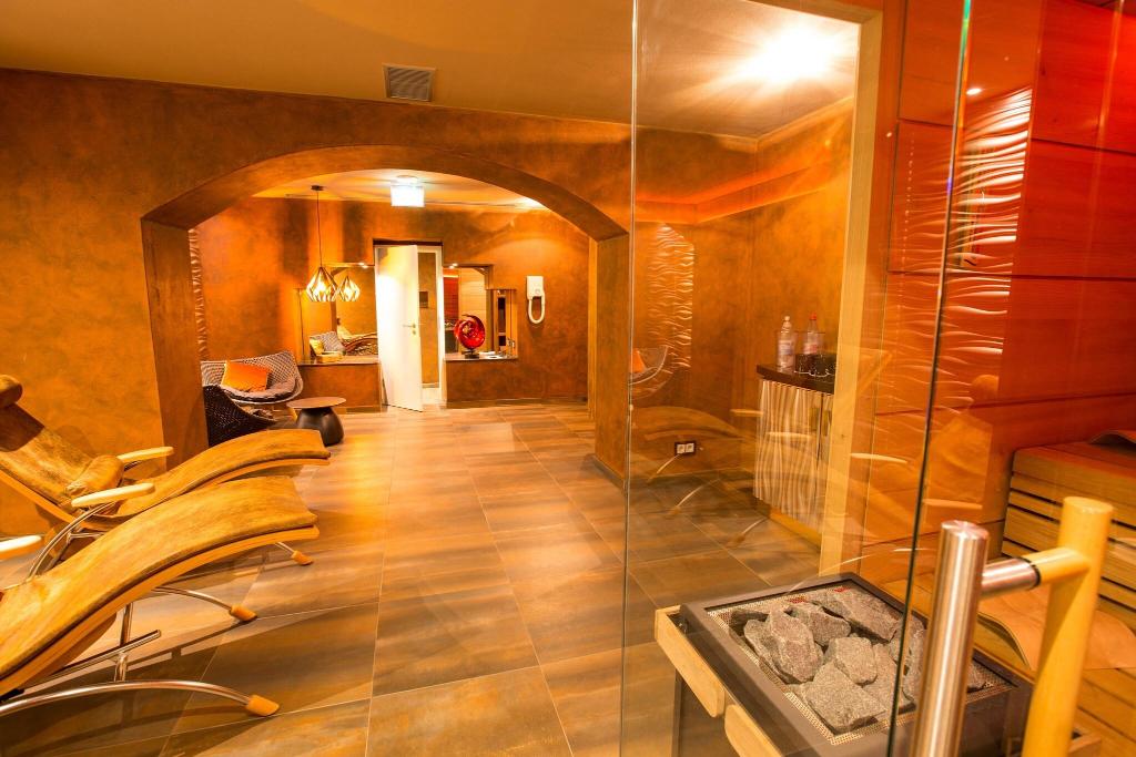Hotel Hammer - Sports and Entertainment