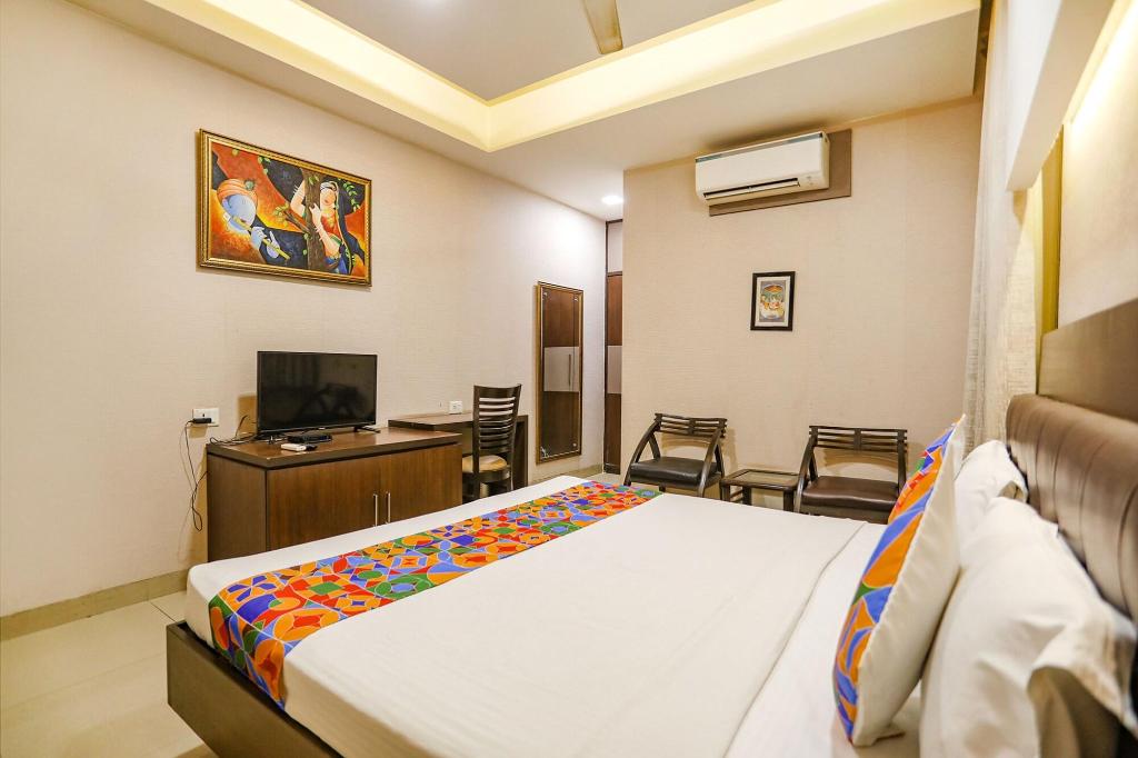 Fabhotel Pine Tree