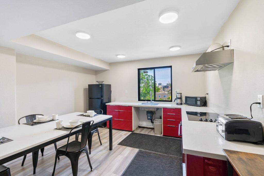 Uptown Inn By Vantaggio Suites