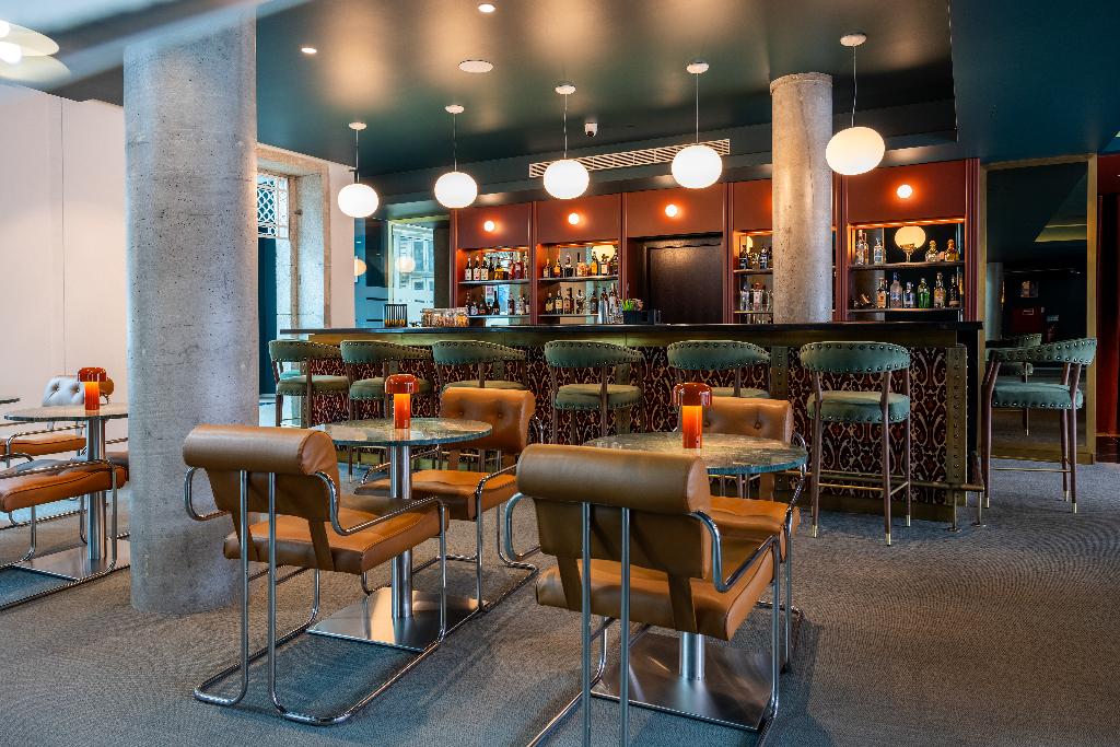 Imagem da galeria de Cenica Porto Hotel, Curio Collection By Hilton