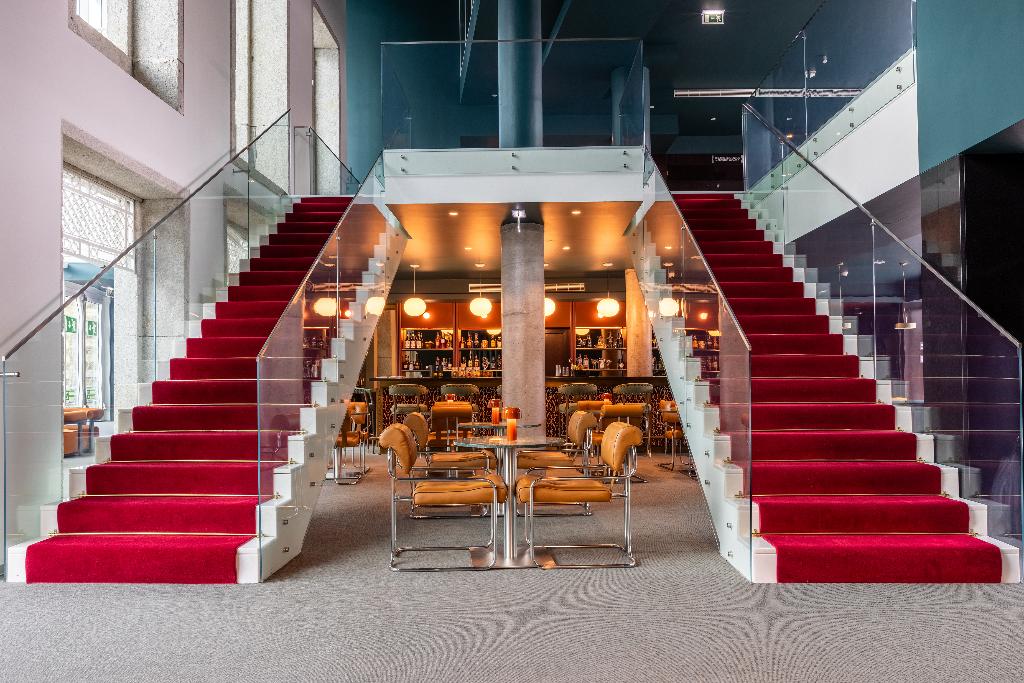 Imagem da galeria de Cenica Porto Hotel, Curio Collection By Hilton