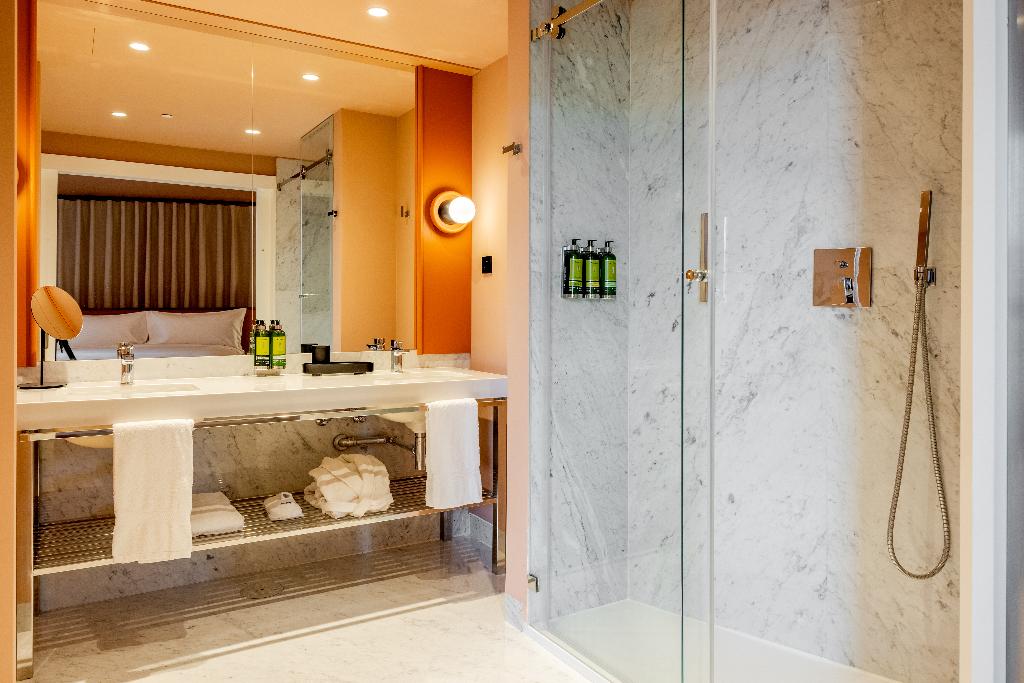 Imagem da galeria de Cenica Porto Hotel, Curio Collection By Hilton