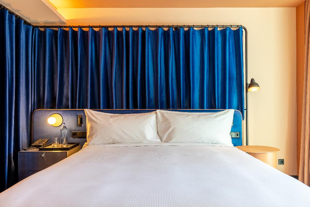 Imagem da galeria de Cenica Porto Hotel, Curio Collection By Hilton