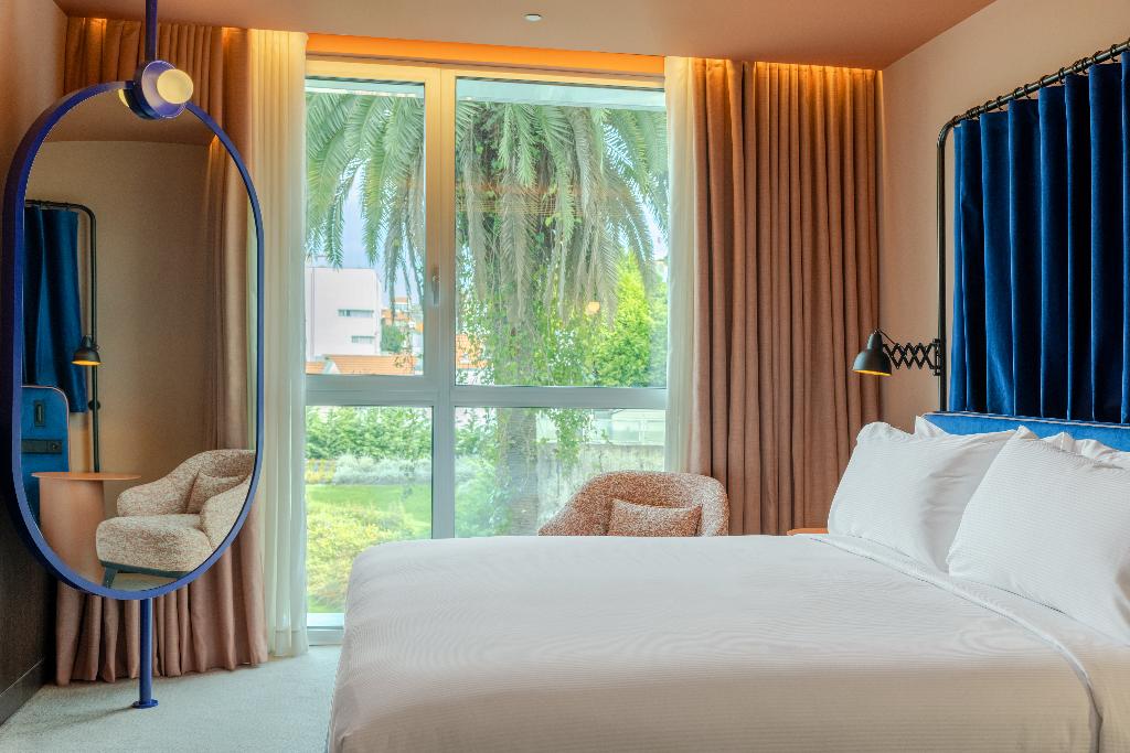 Imagem da galeria de Cenica Porto Hotel, Curio Collection By Hilton
