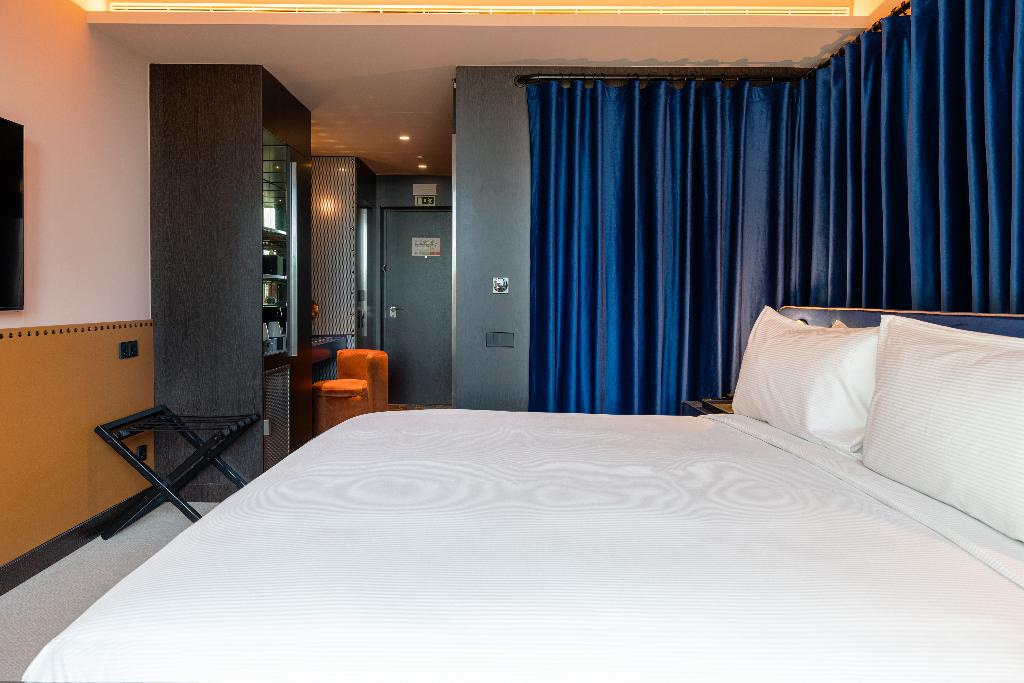 Imagem da galeria de Cenica Porto Hotel, Curio Collection By Hilton