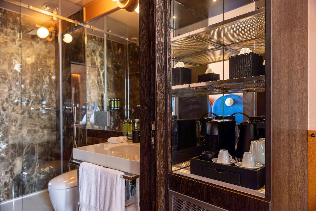 Imagem da galeria de Cenica Porto Hotel, Curio Collection By Hilton