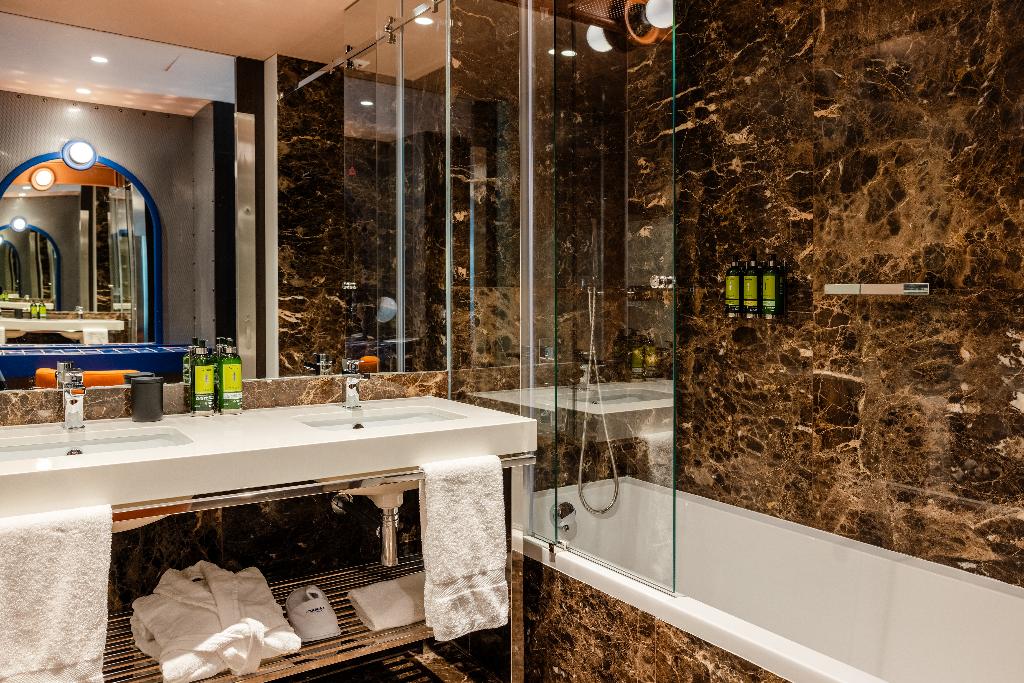 Imagem da galeria de Cenica Porto Hotel, Curio Collection By Hilton