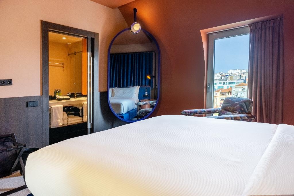 Imagem da galeria de Cenica Porto Hotel, Curio Collection By Hilton