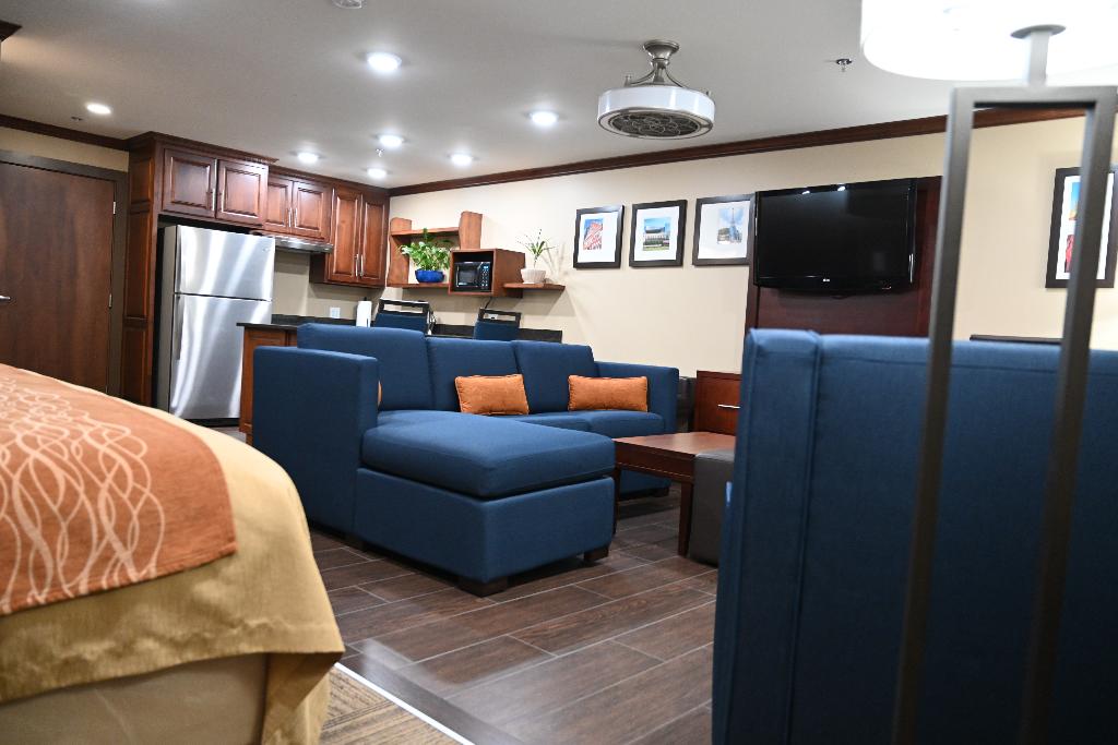 Giles Hotel Inn & Suites