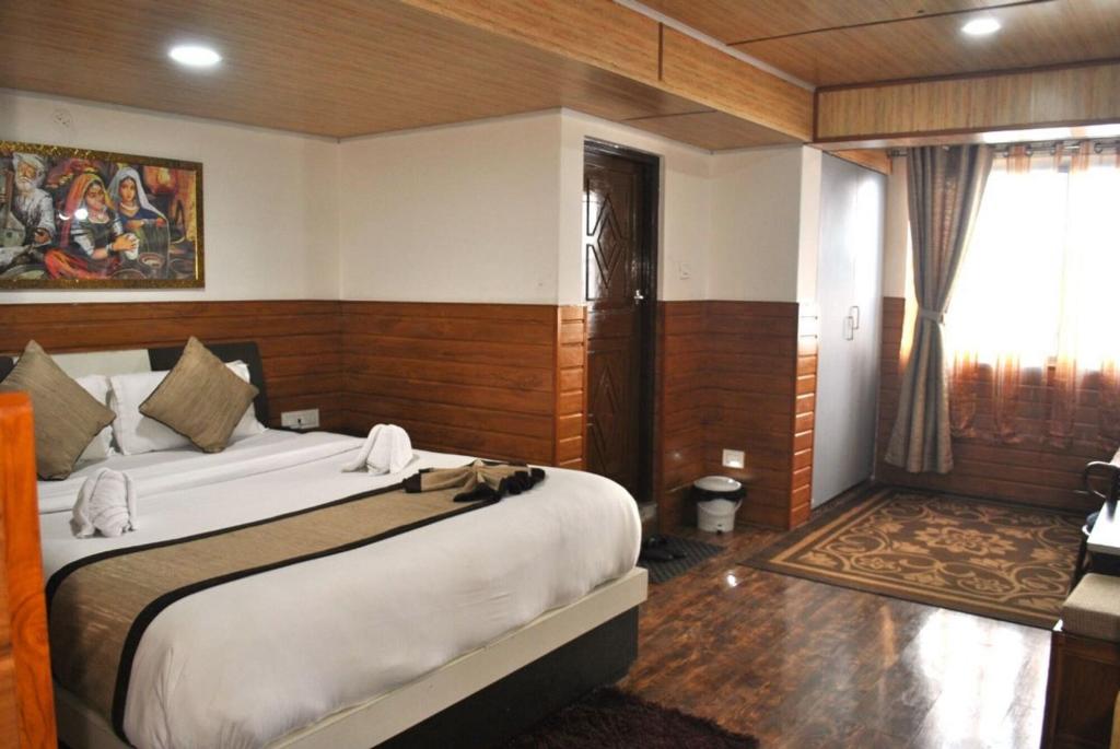 Goroomgo Kasturi Palace Darjeeling