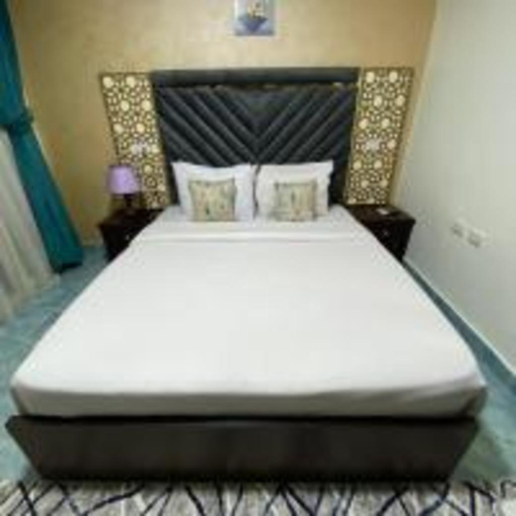 Golden Pyramids View Inn