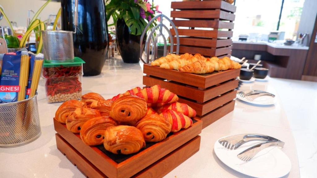 Hotel Laya Resort Phuket Island, Thailand, Layan Beach. Großes 2