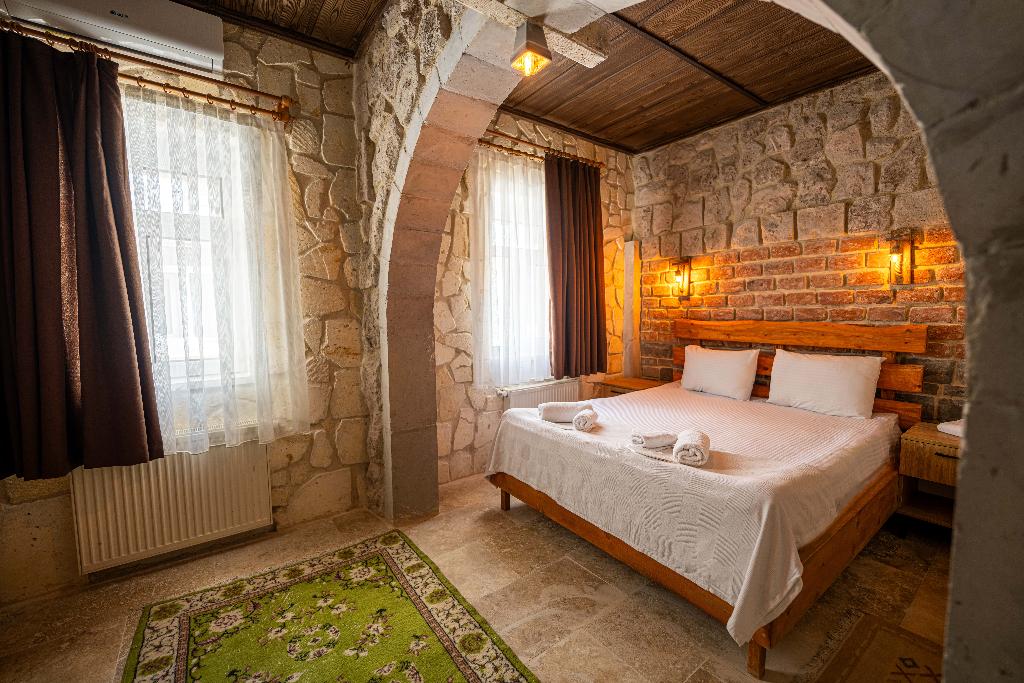 Crazy Horse Hotel