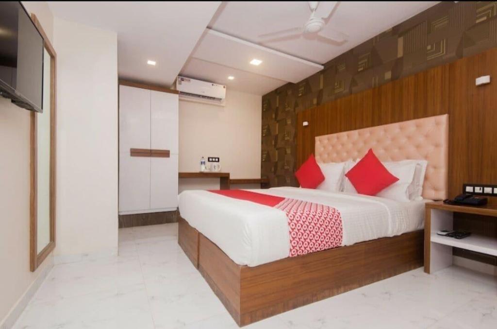 Hotel Qubestay Airport