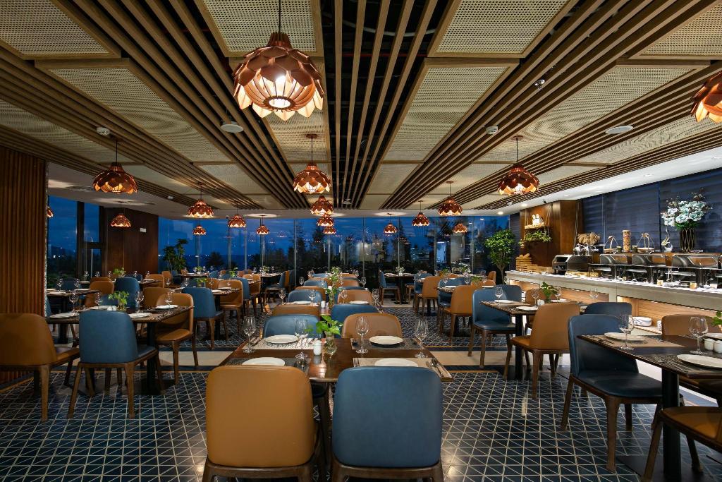 Mangata Beachfront Hotel