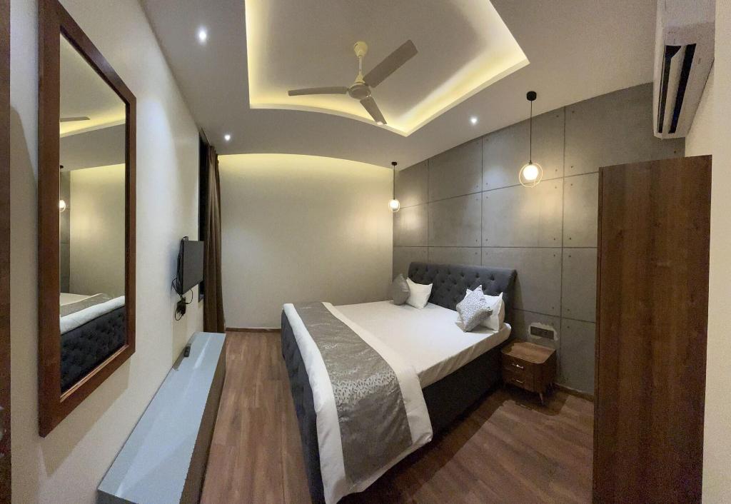 Hotel Lunar Stays