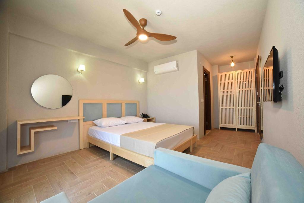Li̇mnos Otel