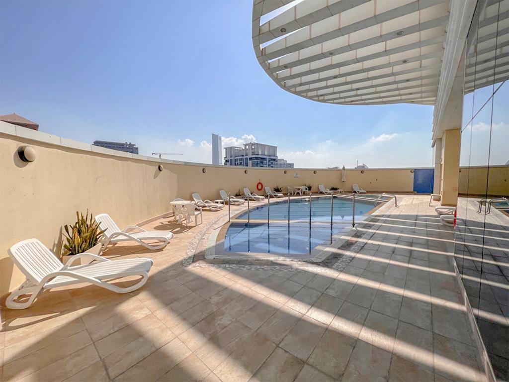 Goldcrest Executive - Pool