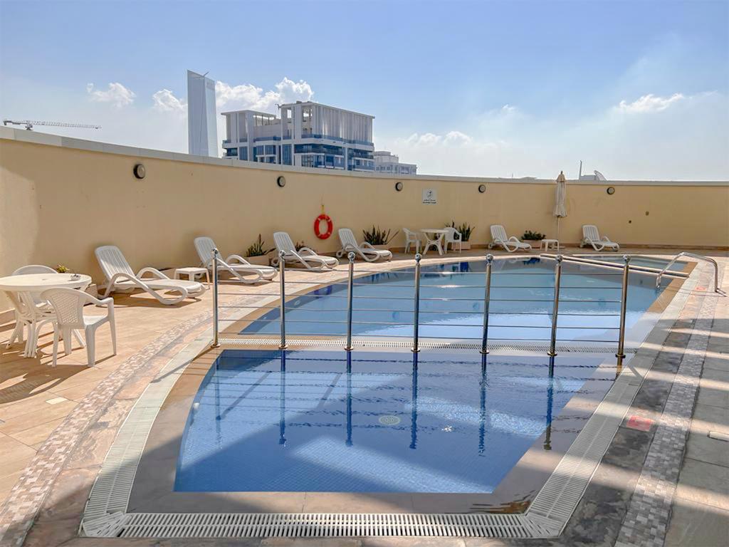 Goldcrest Executive - Pool