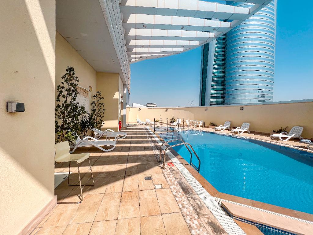Goldcrest Executive - Pool