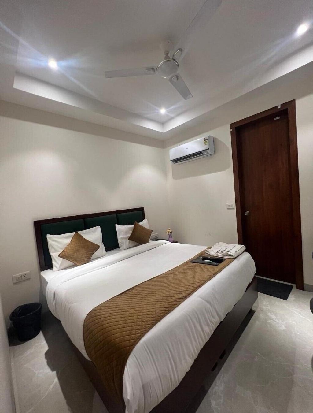 Hotel Ivory Inn
