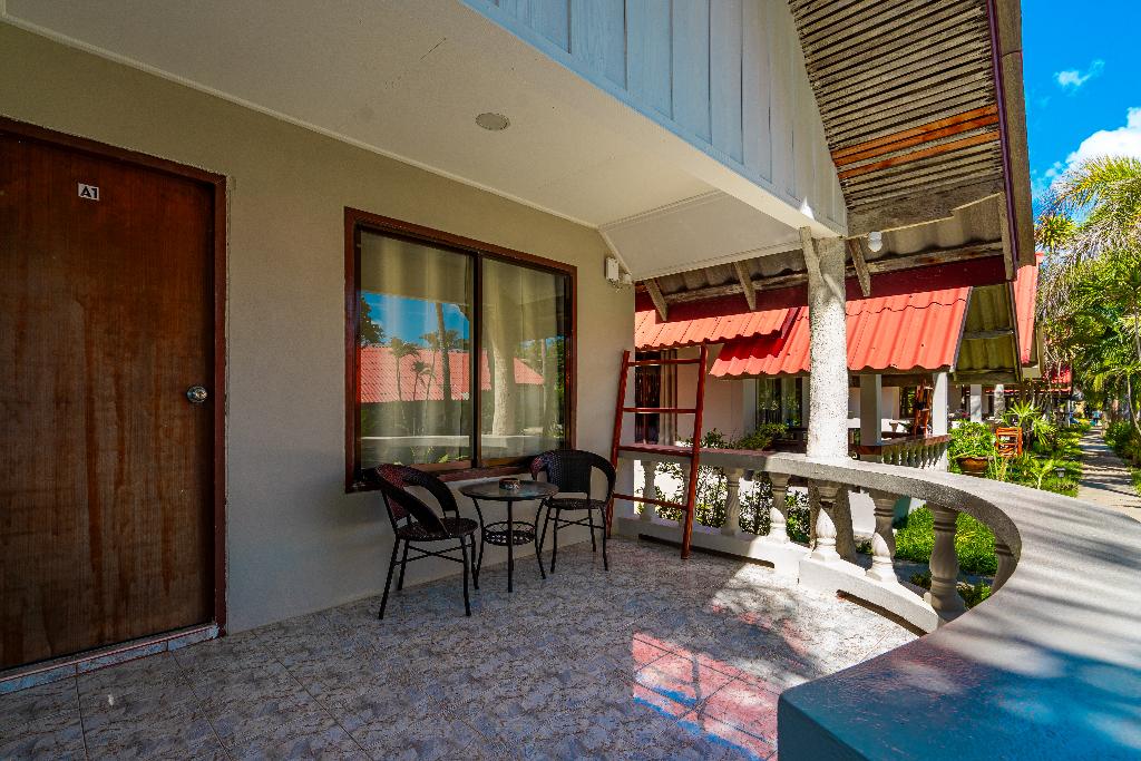 Lanta Beachfront Resort