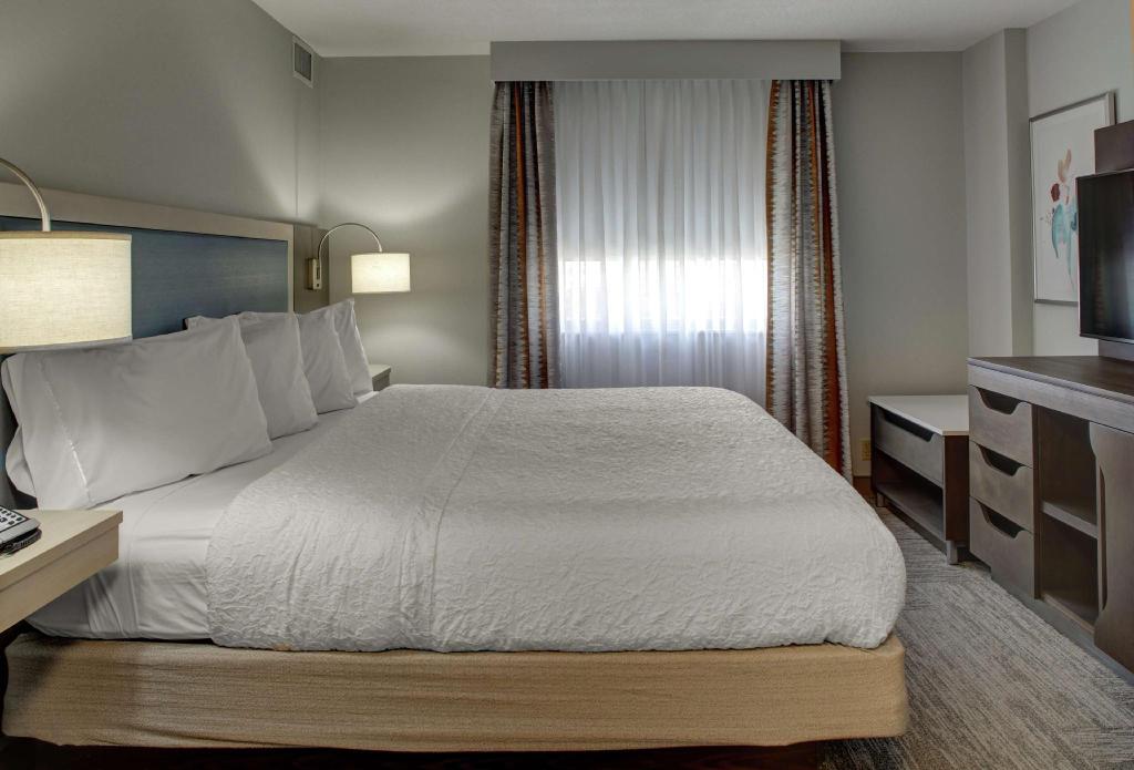 Hampton Inn & Suites Miami-Airport South-Blue Lago