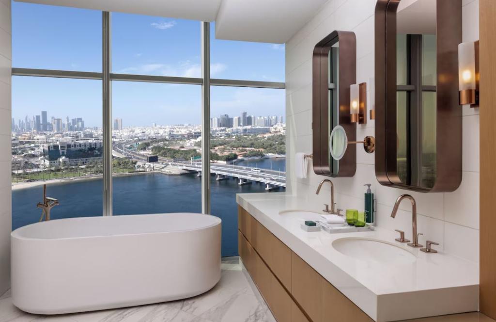 Hilton Dubai Creek Hotel & Residences