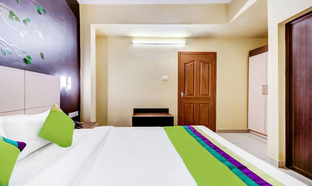 Treebo Petals Suites