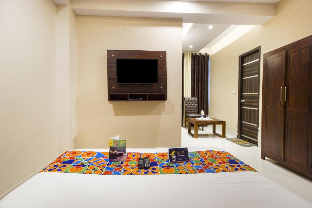 Fabexpress Travelers Lodge