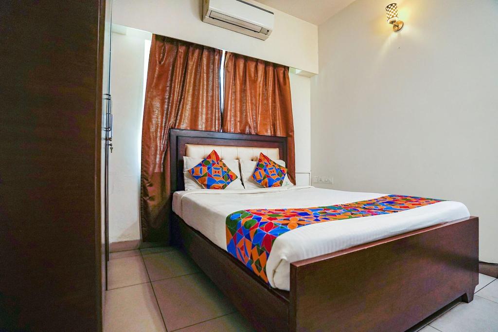 Fabhotel Home Tree Service Apartment