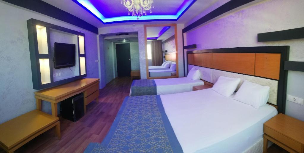 Unaten Otel